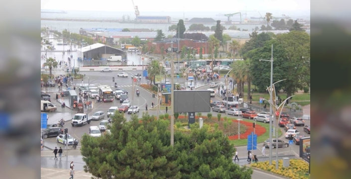 Samsun'da beklenen yağmur, sıcaklıkları düşürdü