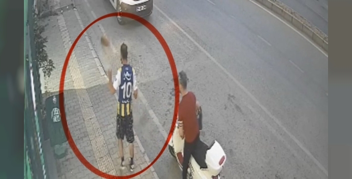 Samsun'da kediye tekme atan şahıs güvenlik kamerasında görüntülendi