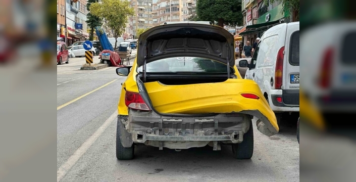Samsun'da motosiklet ve ticari taksi çarpıştı: Maddi hasar var