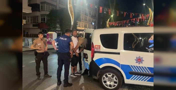 Samsun'da olaylı gece: Tek yumrukla yere serilen alkollü şahıs hastanelik oldu