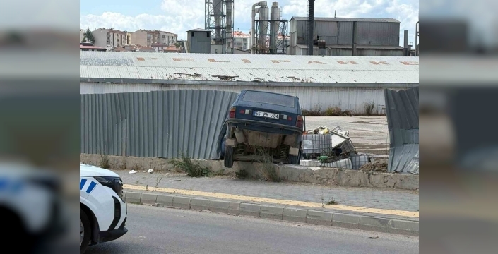 Samsun'da otomobil fabrika sahasına düştü: 1 yaralı
