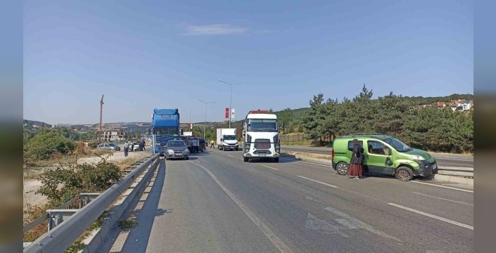 Samsun'da sabah trafiği kabusa döndü: 3 araç birbirine girdi, 3 kişi yaralandı