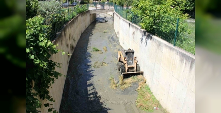 Samsun'da SASKİ, dere yataklarını temizleyerek taşkın riskine karşı önlem alıyor
