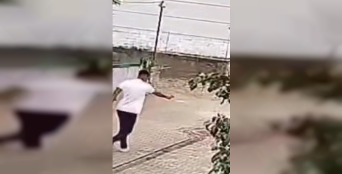 Samsun'da sokak ortasında dehşet: Yumruk ve silah anları kamerada
