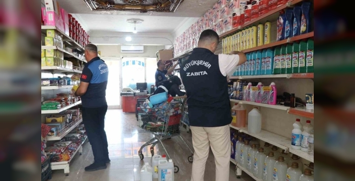 Şanlıurfa'da şok denetim: 5 yıllık şampuanlar, küflü etler raflarda!