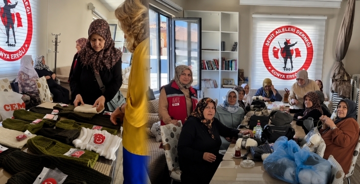 Şehit annesi örüyor Mehmetçik giyiyor