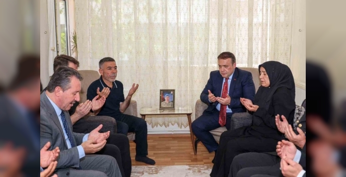 Şehit Hilal'in ailesine acı ziyaret: Vali Sözer yalnız bırakmadı