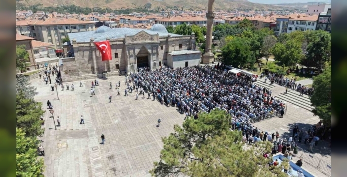 Şehit Uzman Çavuş Abdurrahman Hilal, memleketi Aksaray'da gözyaşlarıyla defnedildi