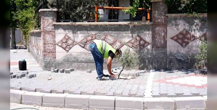 Şehitkamil'de kaldırımlar adeta baştan yazılıyor: Mahalleler modernleşiyor