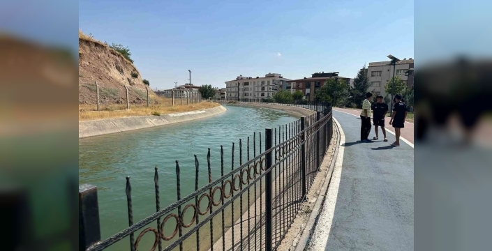 Selfie uğruna hayatı tehlikeye attı, kahraman vatandaşlar kurtardı