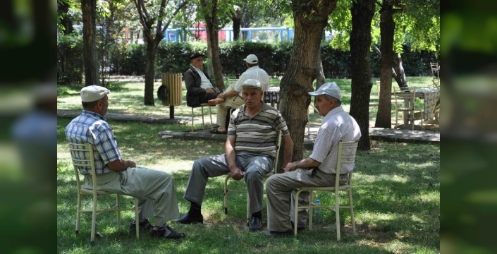 Sıcak havalarda susuz kalmayın: Günlük 2-2,5 litre sıvı tüketimi şart