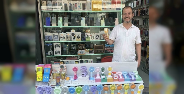 Sıcaklarla mücadelede en pratik çözüm: El pervaneleri!