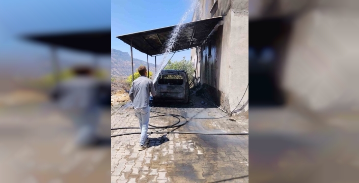Siirt'te yürekleri ağza getiren yangın: Araç alev aldı, eve sıçradı!