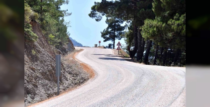 Silifke yolları asfalta kavuştu, tozlu günler geride kaldı