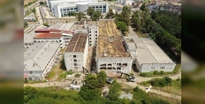 Sinop'ta eski hastane binası yıkımına başlandı; modern sağlık tesisleri yolda