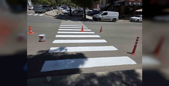 Şırnak'ta yaya güvenliği için kritik dokunuşlar: Yol çizgileri ve geçitler yenileniyor