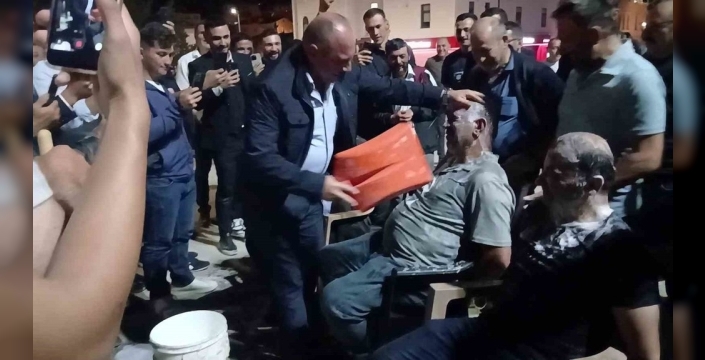 Sivas'ta düğün geleneği damadın yakınlarına ilginç anlar yaşattı