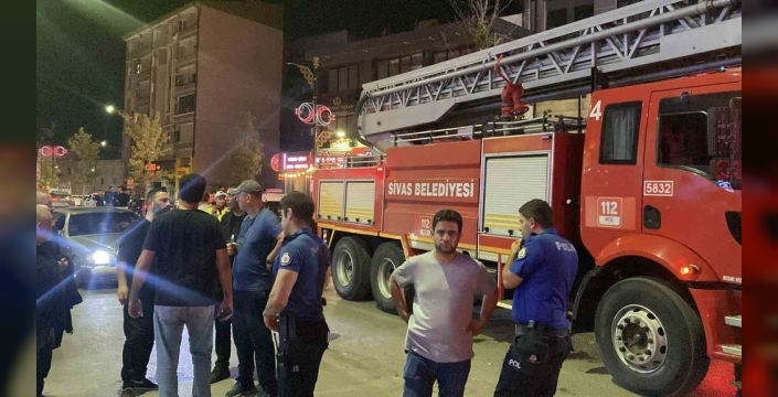 Sivas'ta gece yarısı tekel bayisinde büyük panik: Patlama sesi yankılandı