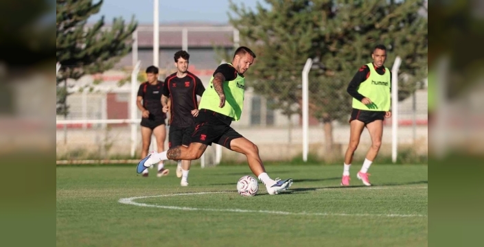 Sivasspor'un Kayseri'deki yeni kamp kadrosu belli oldu: İşte 26 kişilik liste!