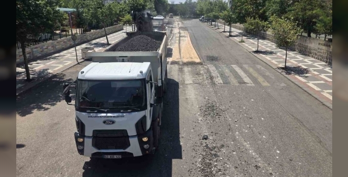 Siverek yolları yenileniyor: Konfor ve güvenlik için sıcak asfalt atağı