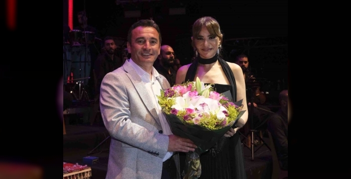 Sivrihisar'da yıldızlar parladı: Serkan Nişancı ve Derya Bedavacı'dan unutulmaz gece