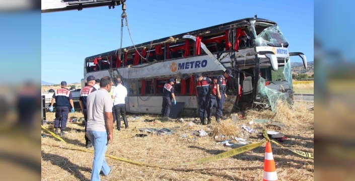 Şok kaza! Amasya'da çift katlı otobüs devrildi: 46 yaralı, 2'si ağır!
