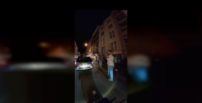Sokakların gürültü çilesi büyüyor: Kulakları sağır eden müzikle yürüyen şahıs tepki çekti