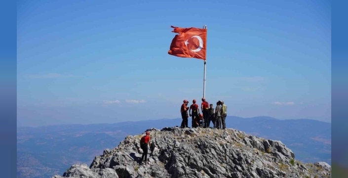 Spil Dağı'nın Zirvesinden Göklere: Gazilerimizin Gurur Anı