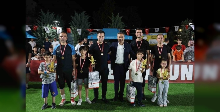Sungurlu'da ayak tenisi heyecanı doruğa çıktı: Kurtlar kupayı kaptı!