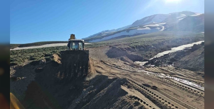 Süphan Dağı'nda dağcılara kolaylık: Aydınlar Belediyesi'nden yol açma çalışması