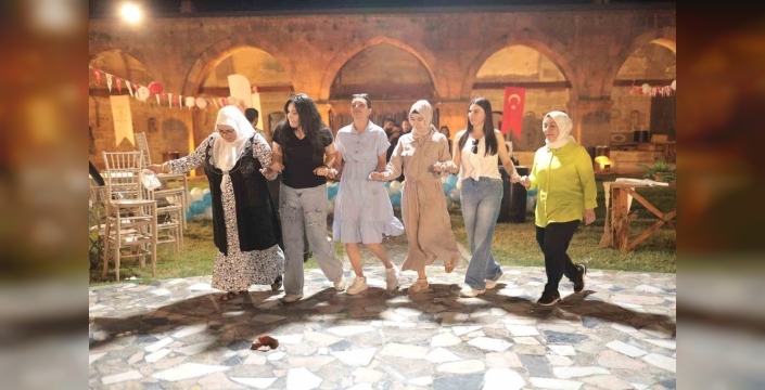 Tarihi kervansarayda 530 yıllık miras: 75 çocuğun sünnet şöleniyle yaşatıldı