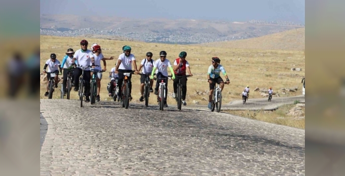 Tarihin sıfır noktasına pedal çevrildi: Klaus Schmidt anısına Göbeklitepe'ye yolculuk!