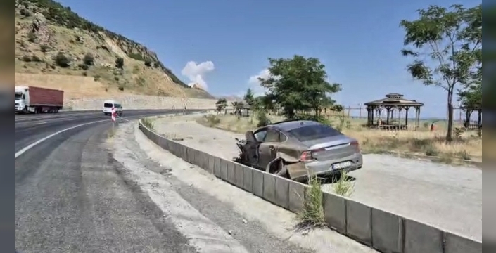 Tatvan'da yürekleri ağızlara getiren zincirleme kaza: 5 yaralı