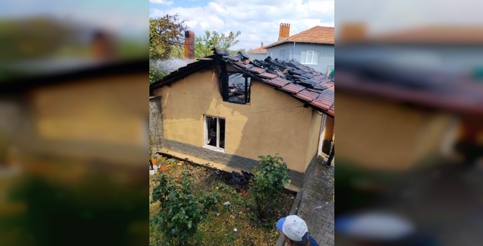 Tavşanlı'da bahçe evi alevlere teslim oldu
