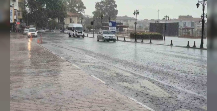 Tekirdağ'da aniden bastıran yağmur hayatı felç etti