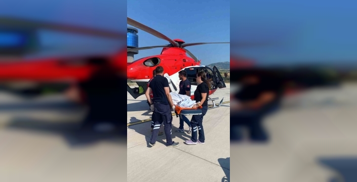 Tokat'ta kafa travması geçiren çocuk, helikopter ambulansla Ankara'ya sevk edildi