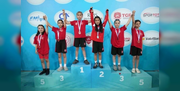 Tokatlı minik güreşçiler, Türkiye Şampiyonası’ndan 5 madalya ile döndü