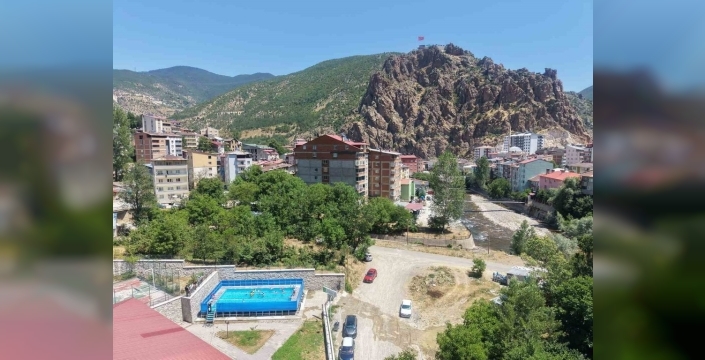 Torul'da portatif havuzda yüzme eğitimi başladı
