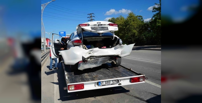Trafik yavaşladı, zincirleme kaza: 1 çocuk ve 2 yetişkin yaralandı