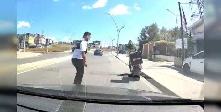 Trafikte uyarı kanlı bitti: Tornavidalı saldırgan yakalandı!