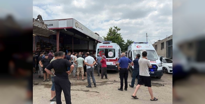 Traktör parçaları arasında kalan stajyer genç, feci kazada can verdi