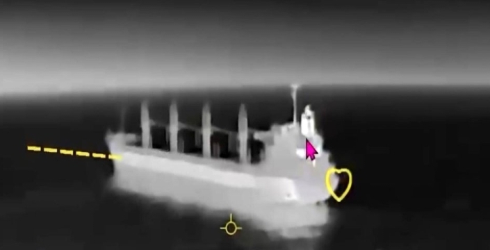 Türk bayraklı gemiye dronlu saldırı anı kamerada: Bir can kaybı, iki yaralı!