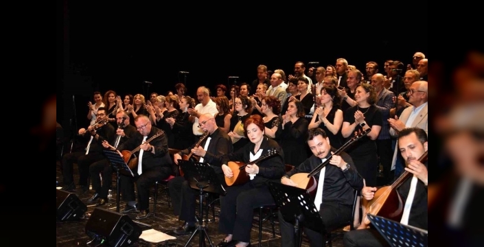 Türk Halk Müziği Korosu'nun sezon sonu konserine yoğun ilgi