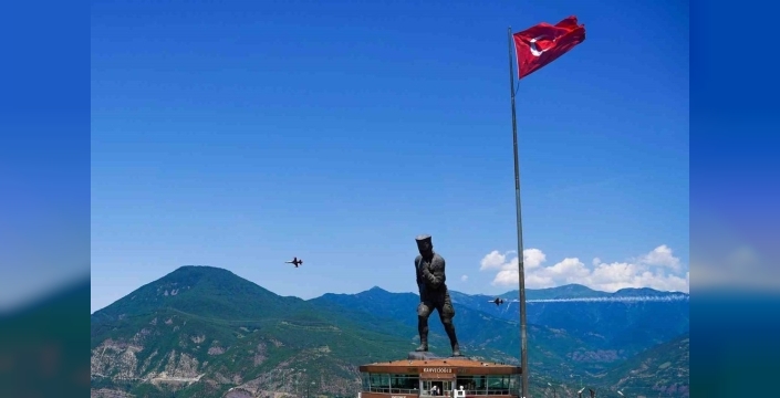 Türk Yıldızları, Artvin'de prova uçuşuyla göz kamaştırdı