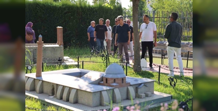 Türkiye'nin dört bir yanından gelen öğretmen evi müdürleri, Şehzadelerpark'ın büyüsüne kapıldı