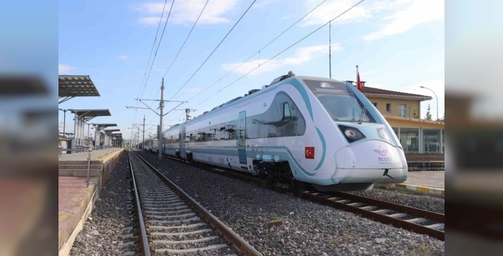 Ulaştırma Bakanı Uraloğlu, milli elektrikli tren setlerini devreye alıyoruz müjdesini verdi