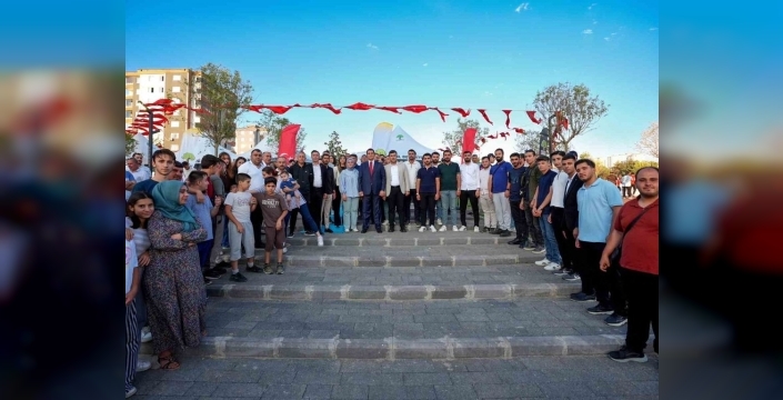 Umut Yılmaz, Erbakan Parkı'nın açılışında vefa örneği sergiledi