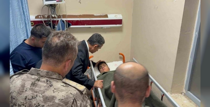 Vali Ekici, Cudi Dağı dönüşünde yaralanan vatandaşları hastanede ziyaret etti