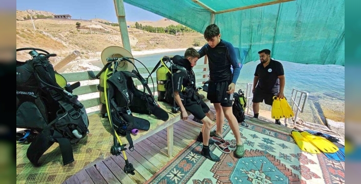 Van Gölü'nün gizemli derinlikleri lise öğrencileriyle buluşuyor: Su altı dünyası keşfediliyor
