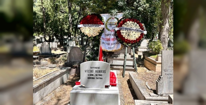 Vecihi Hürkuş, kabri başında saygıyla anıldı